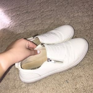 STEVE MADDEN SLIP ONS... 10$